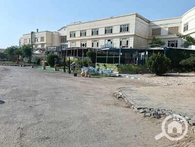محلات تجارية  للبيع في 6 أكتوبر، الجيزة - محل للبيع في مول رامو بالحي المتميز باكتوبر علي الشارع
