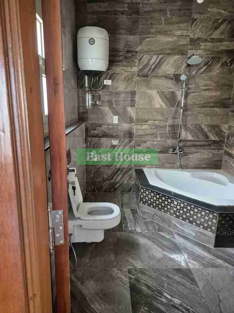 8 1000594667. jpg