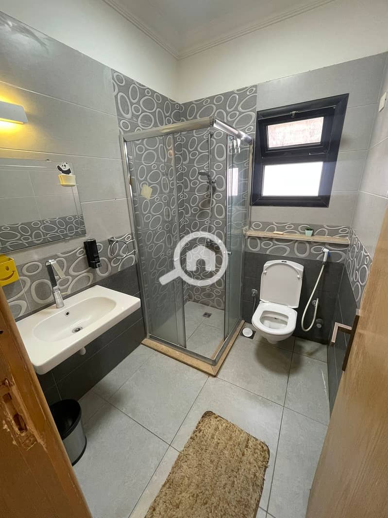12 b78d6ef1-5e11-4616-bed7-cf7c3bfbd8f2. jpg