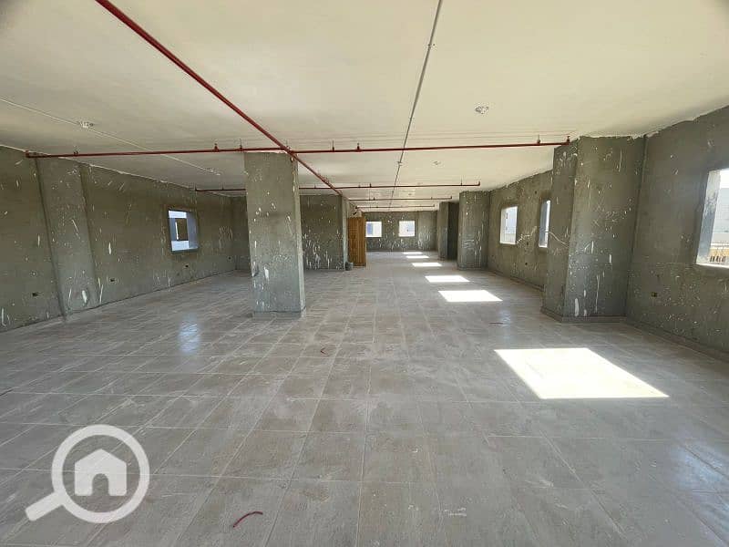 مصنع للايجار بالمنطقه الصناعيه الالف مصنع مساحه 300متر