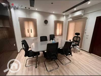 Office for Rent in Nasr City, Cairo - مكتب مفروش ومرخص اداري 400م بشارع رئيسي بالتكيفات ببرج اداري وحديث