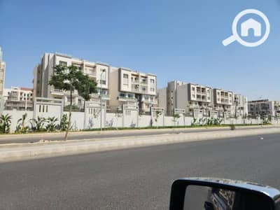 3 Bedroom Flat for Sale in New Cairo, Cairo - لقطه للبيع فى جايد شقه ارضى بحديقه ١٧٠ متر امام الرحاب