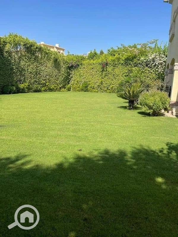 للبيع فيلا لقطه مستقله ناصيه فى الرحاب بجوار النادى