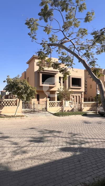 5 Bedroom Villa for Sale in 6th of October, Giza - 8da9e828-fba4-4604-bd6f-15be1201f8b1. jpeg