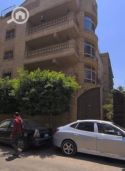 4 Bedroom Flat for Rent in Maadi, Cairo - شقة سكني بفيلا بمدخلين تصلح مقر إداري او عيادات ومتاح شقة أخرى ومواقف