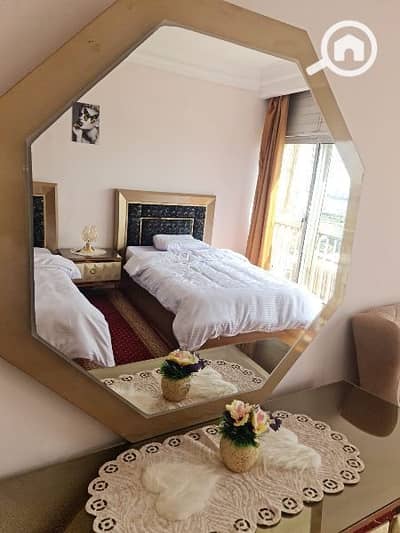 4 Bedroom Hotel Apartment for Sale in Maadi, Cairo - فرصة للاستثمار شقة فندقية فيو نيل فل بابراج عثمان كورنيش المعادي
