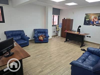 Office for Rent in Heliopolis, Cairo - مكتب مرخص ٣٠٠م بشارع النزهة الرئيسي