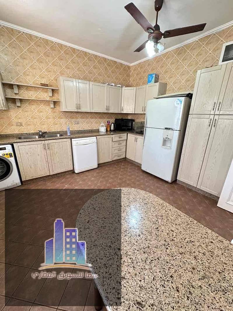 8 b9d7417f-eef5-445d-8bf4-35b34d837405. jpg