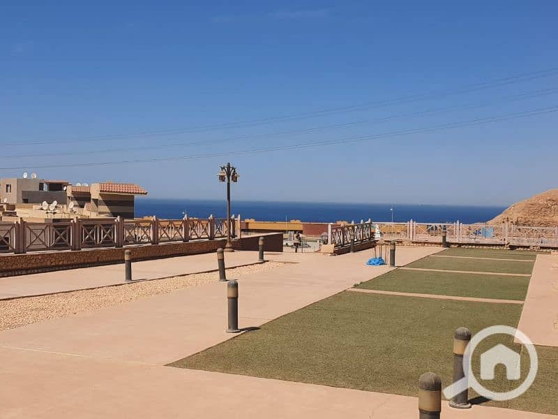 شالية لبيع ارضي مفروش ف بورتو السخنة البهاميز خلف الابراج porto sokhna