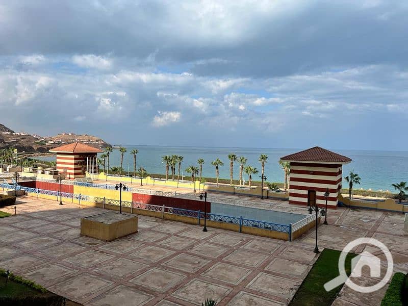 شالية بيع بأقل سعر فيو بحر أبراج بورتو السخنة الاهراماتporto El Sokhna