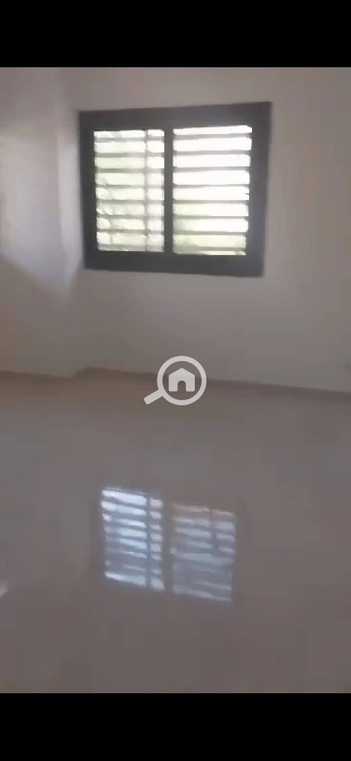 3 Screenshot_20250917_103656_com. whatsapp. w4b. jpg