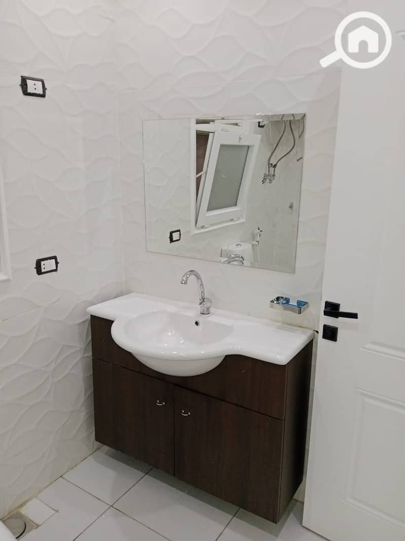 18 ef7d5311-7f33-4060-81df-fdaf4b0fadf5. jpg