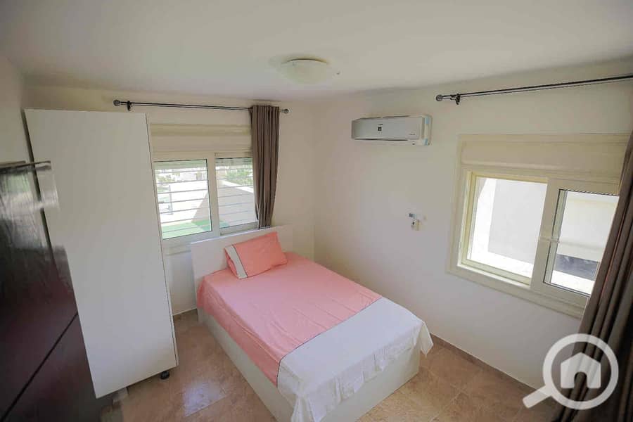 10 89de1bd1-aab3-4983-9725-96a3fa5e8737. jpg