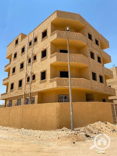 3 Bedroom Flat for Sale in Badr City, Cairo - شقه لقطه أمام الفيلات نص تشطيب 165متر ناصيه صريحه ب مدينه بدر