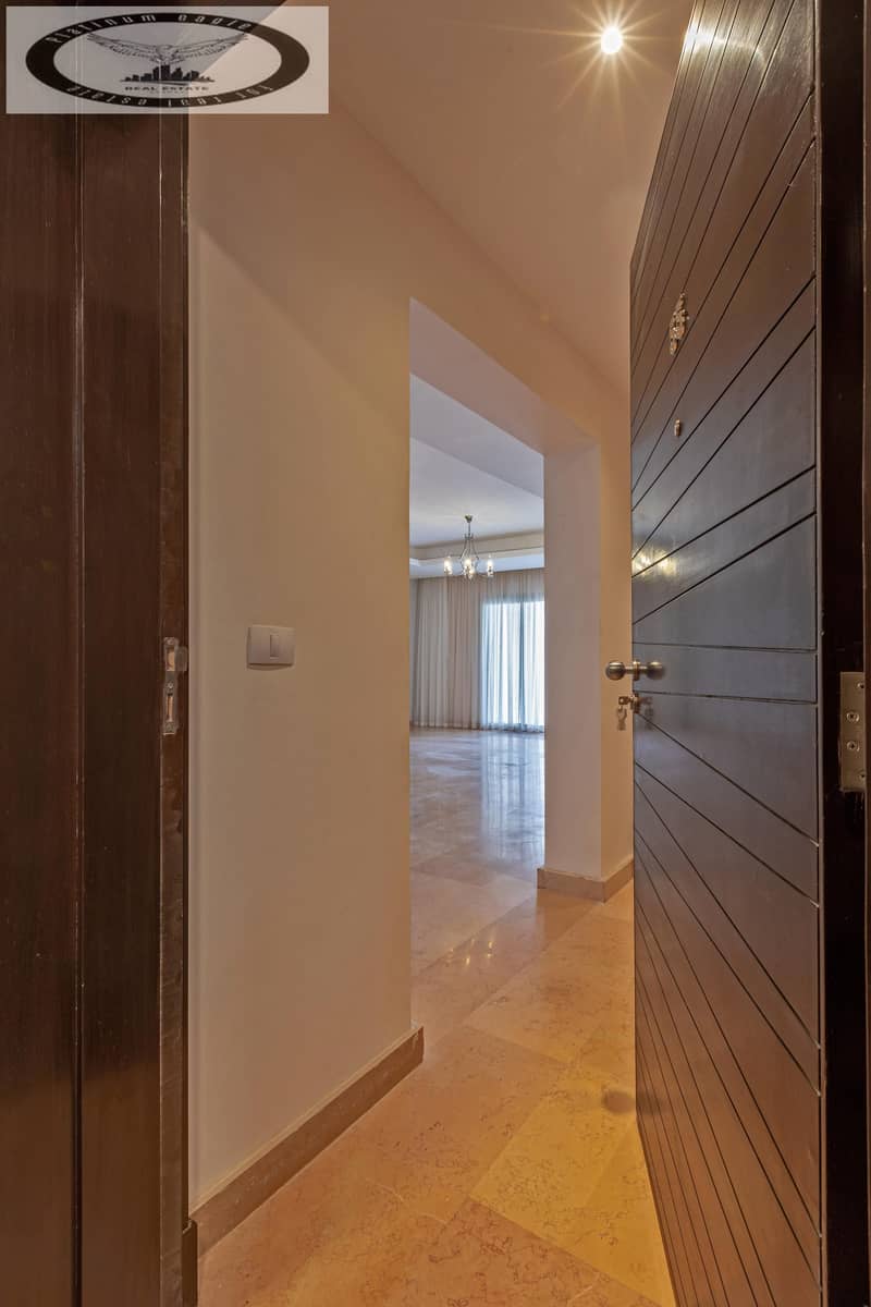 4 8ee278e9-a6aa-4ac1-b345-5ff22bed3202. jpg
