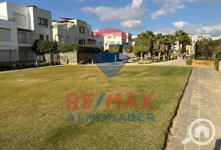 3 Bedroom Townhouse for Sale in Sheikh Zayed, Giza - 6f3b5f62-e0ff-4dc2-928f-27060c41d17e. jpg