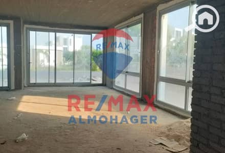 5 Bedroom Villa for Sale in 6th of October, Giza - 03e00bb4-91f1-42e6-8840-2c8132b56882. jpg