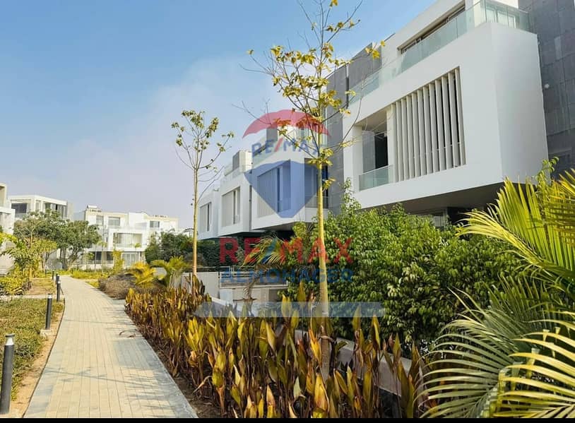 2 8142ff42-5c9b-4ee1-ab70-17277c7c0d57. jpg