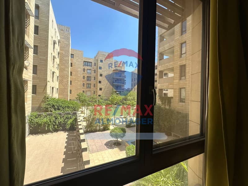 10 4cb0963d-4c18-4c98-9f54-9270b20f7145. jpg