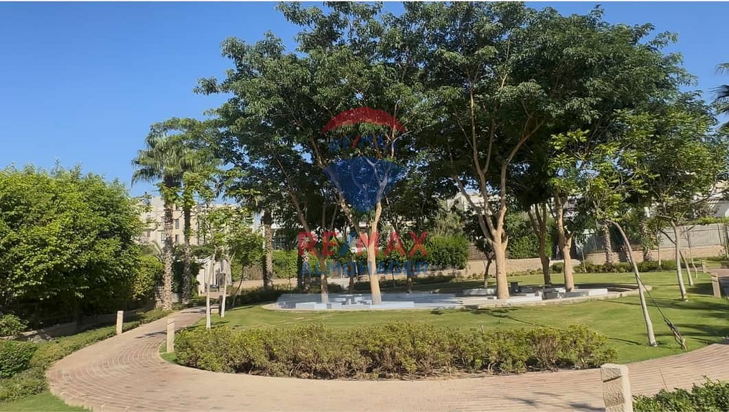 10 960678d5-b6e8-4b59-8f21-9d11d8ba2819. jpg