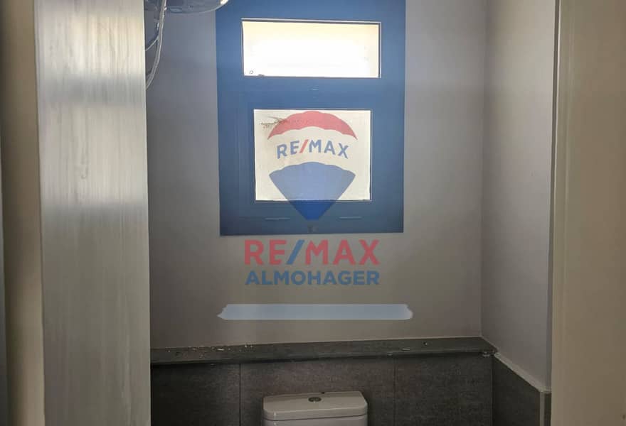 8 0c469f07-9d9f-4179-a2c3-a4f8ceddf956. jpg