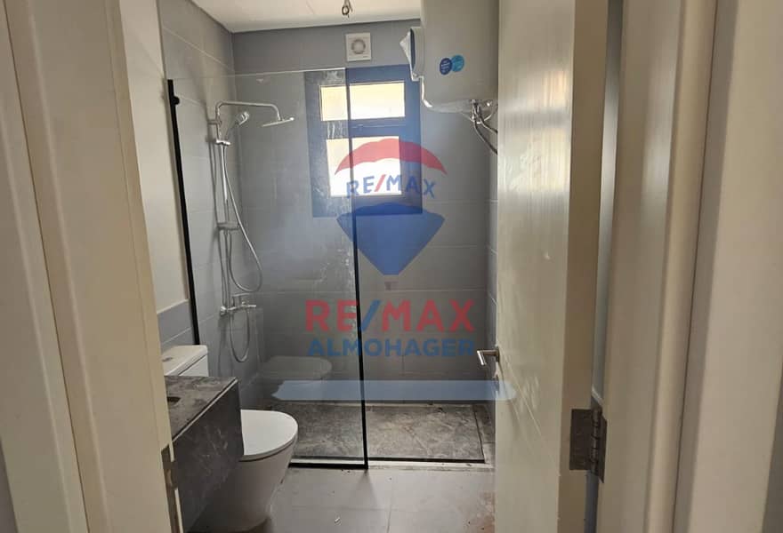 10 5b5035e0-1e59-4577-96ef-31a9fdc7d07f. jpg