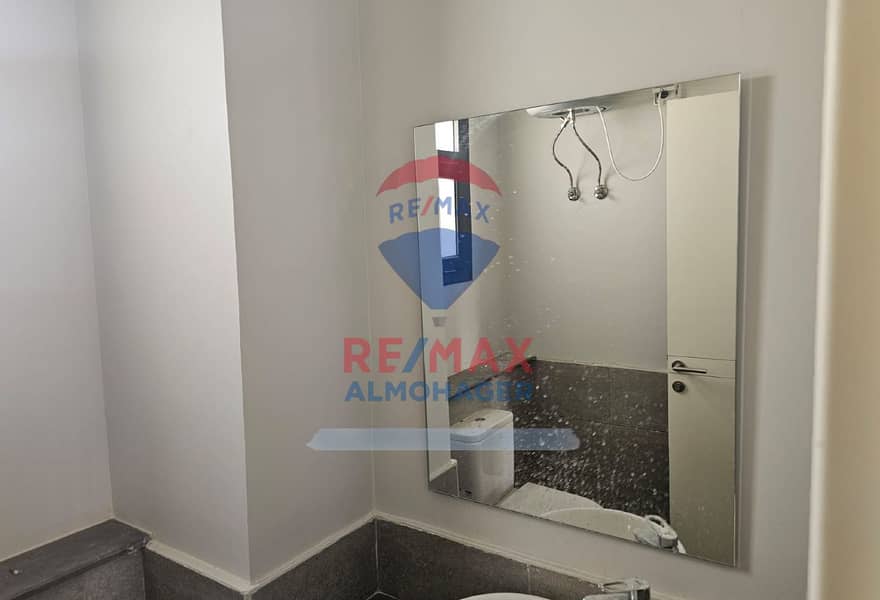 11 5b916e22-4c0a-48e3-bb5b-ae9e1e92f351. jpg