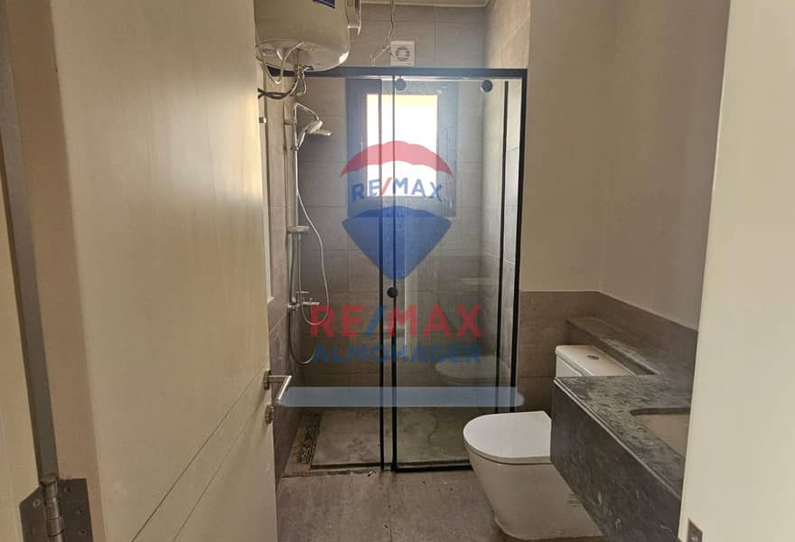 12 eef358ff-eb57-493f-b470-2c8665d0569c. jpg