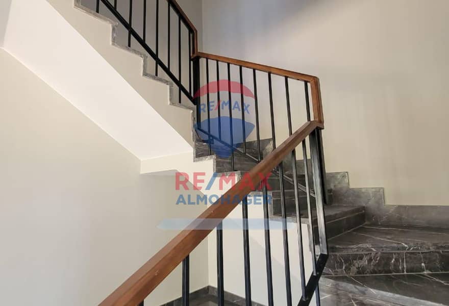 4 feec3b06-bacb-4c09-8124-b4537d376e2c. jpg