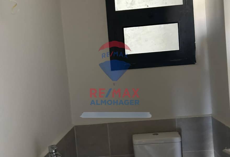 2 6f471347-e678-4fc0-9533-2bbf0e22f509. jpg