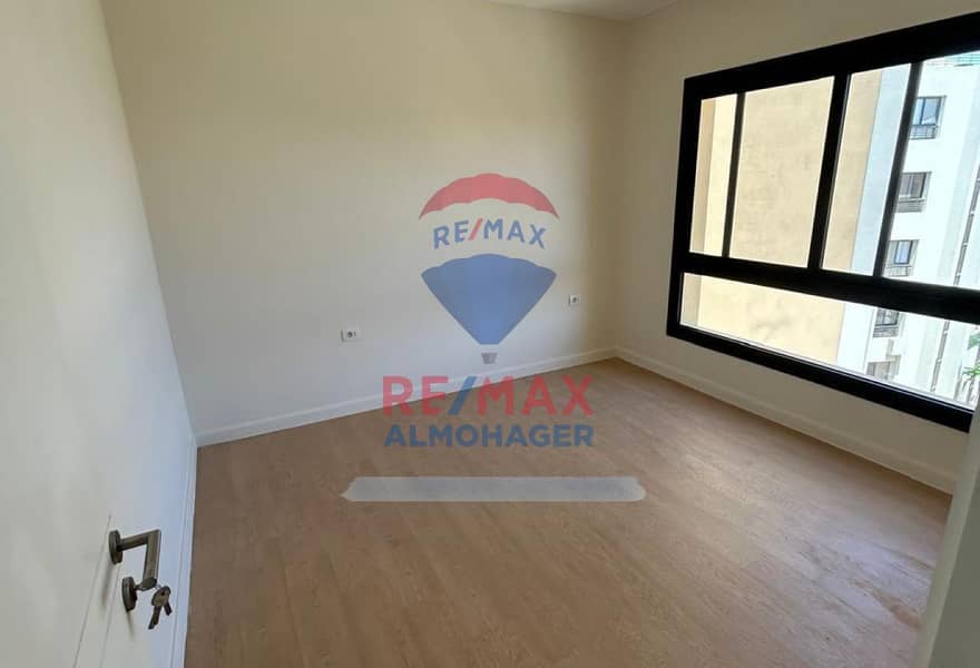 4 d8e3bc14-39ab-4f0f-a63c-1924199e325c. jpg