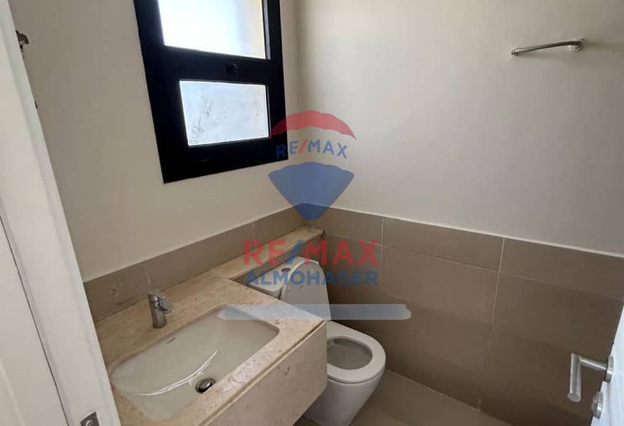 8 2192373b-e174-461f-8387-71dc6e257555. jpg