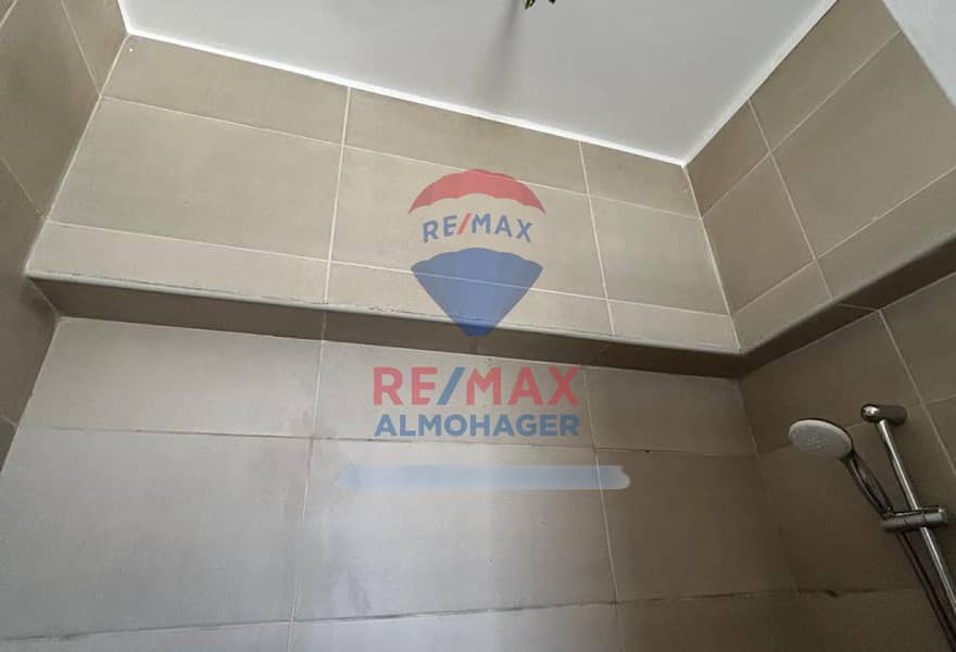 10 eb995b82-accd-40a6-860b-9b5bc16f6ae3. jpg