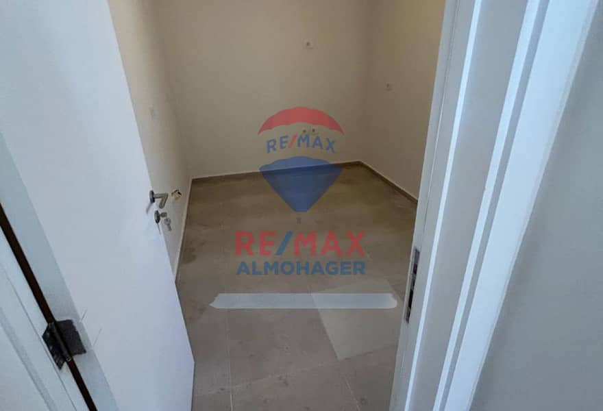 11 2f60f0e6-fdee-4351-9d65-196a74f89a48. jpg