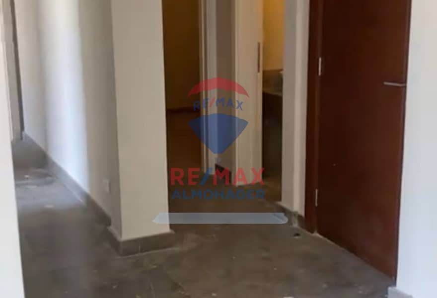 2 40d8794d-46ed-4aa3-8c17-9a134381fd1f. jpg