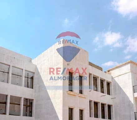 10 20241016-Belle-Vie-CU-Beach-Views-Residence-36-440x385. jpg