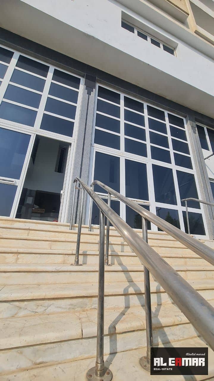 An entire floor for rent in a building in the Third District on the Central Axis Distinctive building on the Central Axis - Ansicht 2