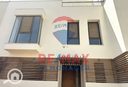 تاون هاوس 3 غرف نوم للبيع في الشيخ زايد، الجيزة - a2b949aa-79ad-465a-8ffa-9dd0f5c7d048. jpg