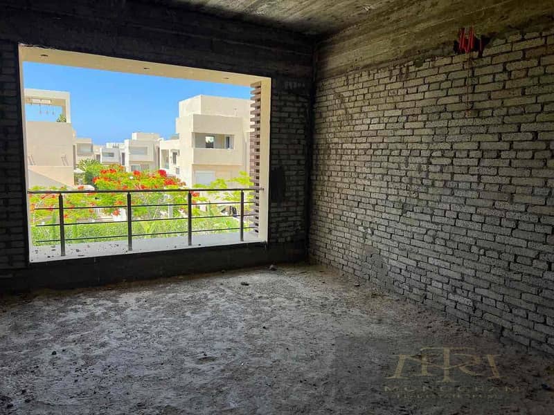 10 d6f95ae1-1ec2-4b33-a2af-8faf9a3e60f8. jpg