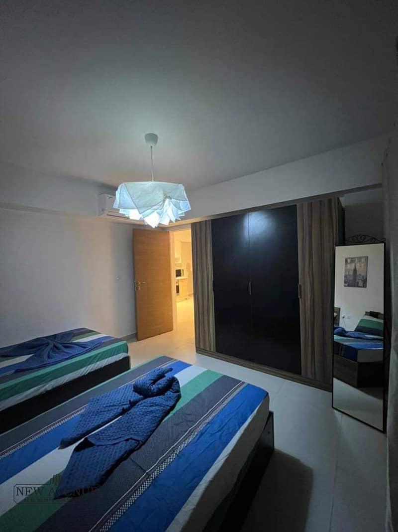 10 c18e54dc-5155-4b40-8d1c-98b8d788b589. jpeg