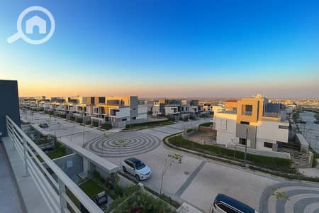 تاون هاوس 3 غرف نوم للبيع في الشيخ زايد، الجيزة - assets_task_01jzn1dne8e95sq69z78jswjjh_1751979187_img_0. jpg