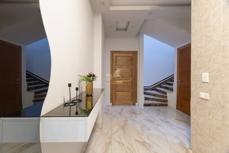 11 0V3A3217-Edit. jpg