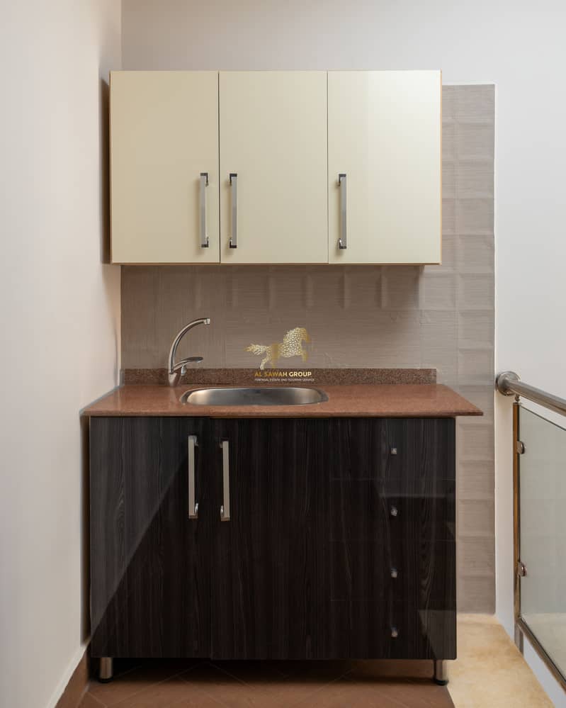 12 0V3A3223-Edit. jpg