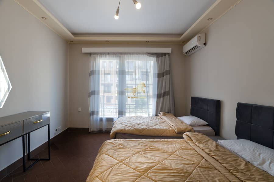 15 0V3A3242-Edit. jpg