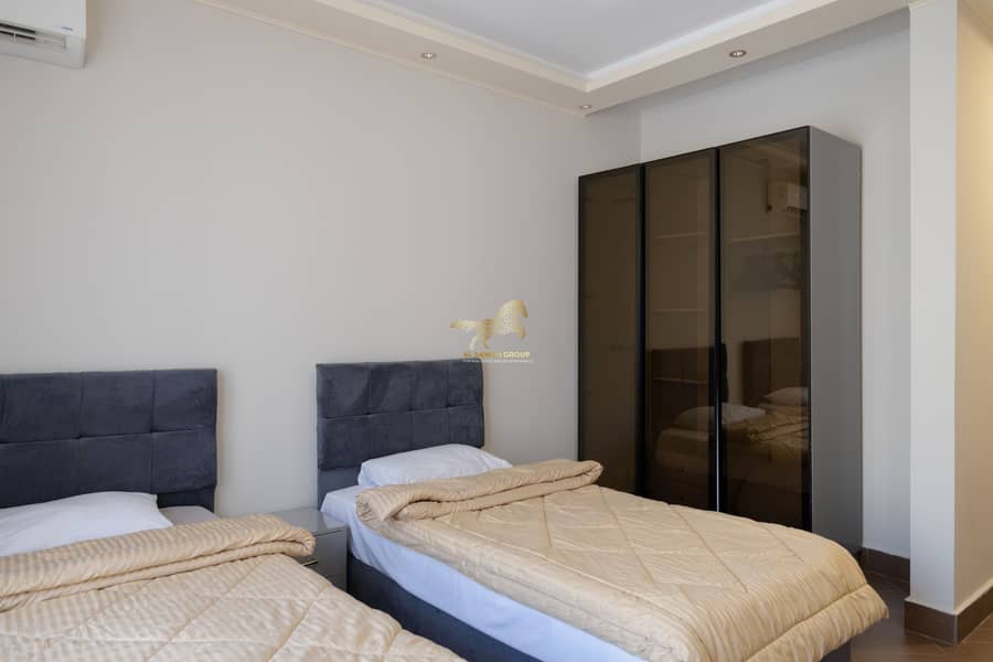 16 0V3A3266-Edit. jpg