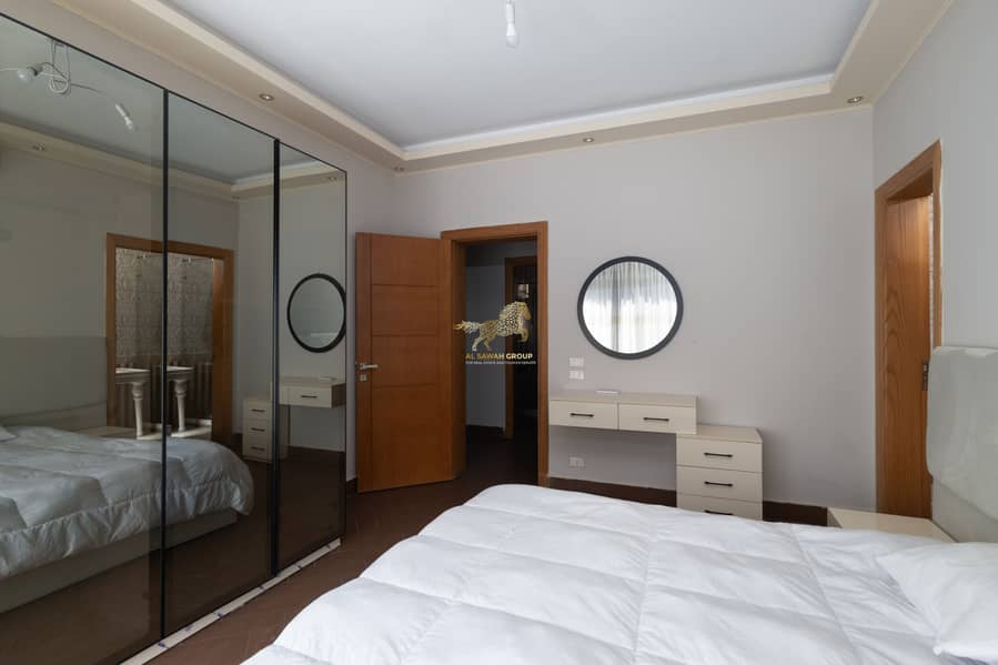 20 0V3A3307-Edit. jpg