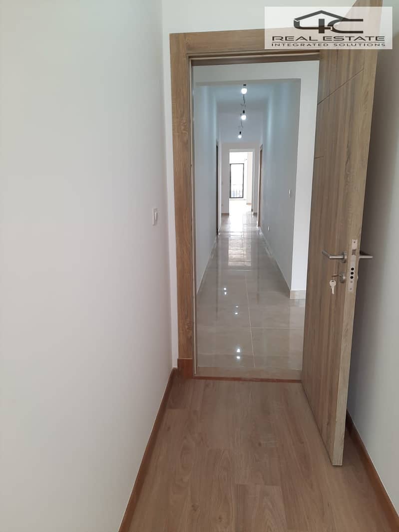 4 7737bdc5-8052-484f-9988-d067355c3811. jpeg