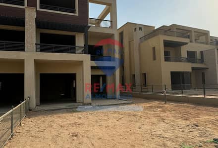 4 Bedroom Twin House for Sale in 6th of October, Giza - 2df6b6ce-70d2-47bb-a9ec-a4215e2b9b64. jpg