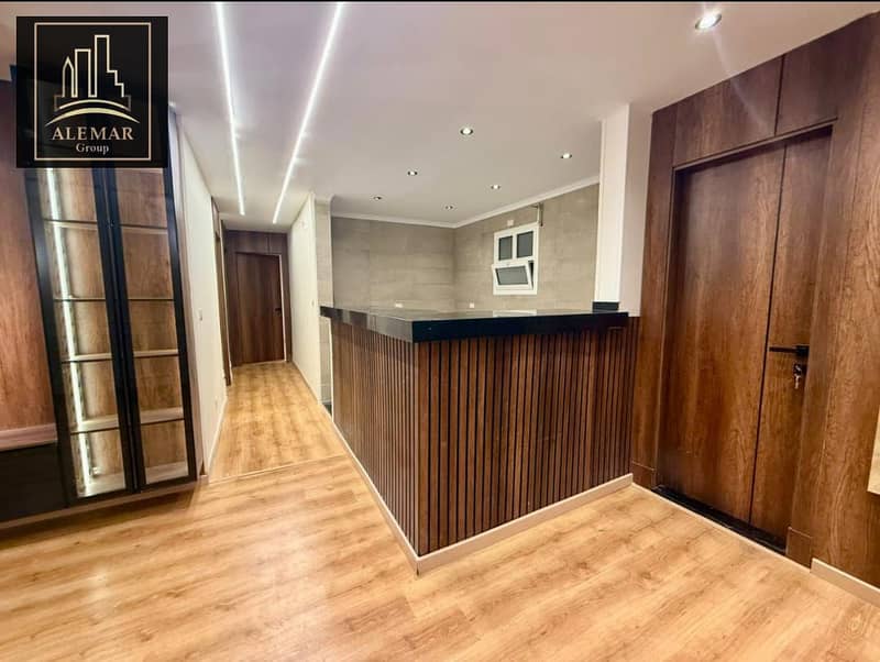 8 e248bfea-bb1e-4335-8b6d-1b3411e2c3d8. jpg