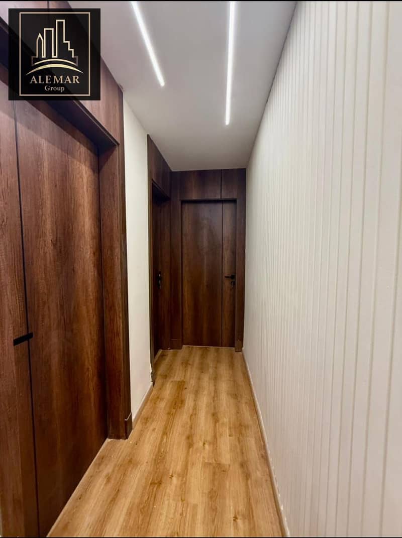 10 e2427cd3-3879-48c1-8d79-495ad77f150f. jpg